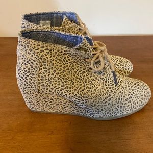 Toms W7.5 leopard print half boots
